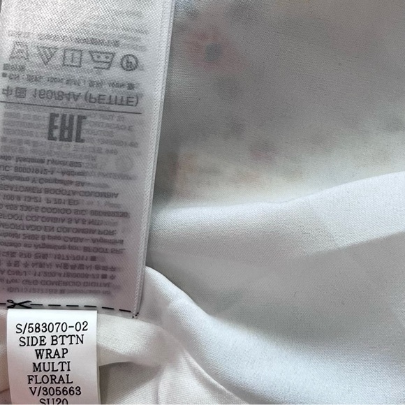 GAP Side Button Ditsy‎ Floral Wrap Midi Dress Size 2P Modest Church Prairie NWT - Picture 11 of 11